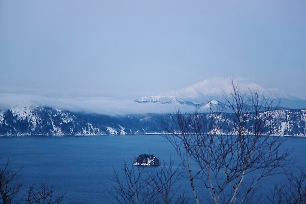 포토 JPG 주간 나무 식물 해외기획촬영 계절 호수 설경 겨울 2010년일본 자연 산 풍경 사람없음 야외 일본 눈 홋카이도 아칸국립공원 마슈호 국내포토 자연요소 공원 아시아 날씨 생태계 파일형식