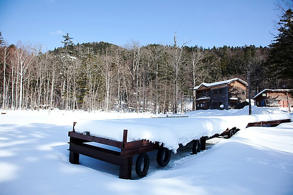 포토 JPG 주간 나무 식물 해외기획촬영 계절 설경 겨울 2010년일본 자연 산 주택 풍경 사람없음 야외 건물 설원 항구 일본 눈 숲 홋카이도 나루터 국내포토 자연요소 건축물 아시아 교통시설 날씨 눈_날씨 생태계 파일형식