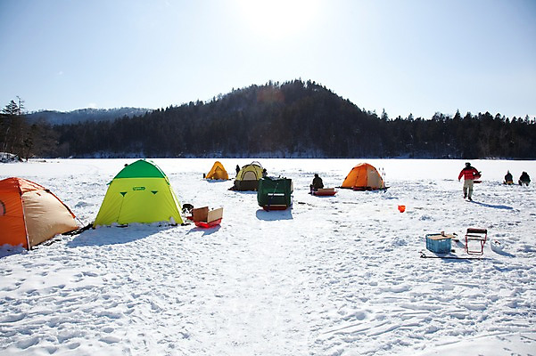 포토 JPG 주간 나무 식물 해외기획촬영 계절 호수 설경 겨울 2010년일본 자연 낚시 산 텐트 풍경 야외 설원 일본 눈 낚싯대 숲 홋카이도 낚시꾼 얼음낚시 겨울캠프 국내포토 자연요소 아시아 레저 날씨 눈_날씨 캠핑도구 캠핑 낚시용품 생태계 파일형식