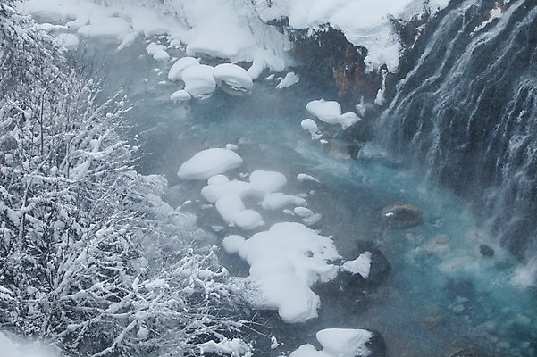 포토 JPG 주간 해외기획촬영 계절 설경 겨울 2010년일본 자연 풍경 사람없음 야외 일본 폭포 눈 홋카이도 시로가네 시로가네온천 흰수염폭포 국내포토 자연요소 아시아 날씨 온천 생태계 파일형식