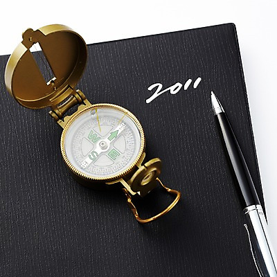 포토 JPG 스튜디오촬영 표지 새해 실내 사람없음 펜 만년필 다이어리 나침반 오브젝트 2011년 국내포토 내부 필기구 사무용품 연도 파일형식