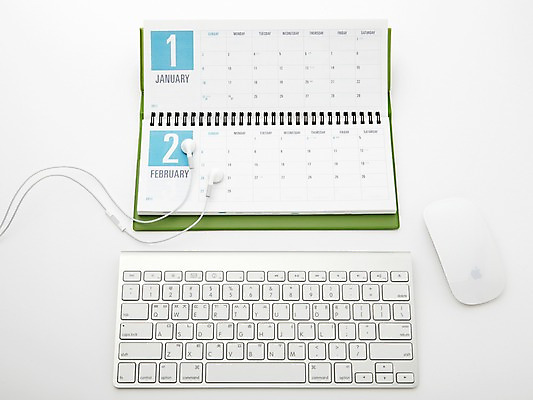 포토 JPG 스튜디오촬영 이어폰 새해 실내 사람없음 달력 키보드 마우스 오브젝트 2011년 1월 국내포토 음향기기 내부 컴퓨터용품 날짜 연도 파일형식