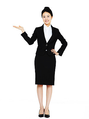 포토 JPG 스튜디오촬영 전신 여자 포즈 비즈니스 모션 친절 안내 실내 설명 한명 서기 미소 웃음 누끼 사람 동양인 정장 손짓 20대 성인 비즈니스라이프 한국인 비즈니스우먼 여자만 여자한명만 성인여자만 청년만 청년여자만 성인한명만 청년여자한명만 성인여자한명만 성인만 국내포토 1 라이프스타일 옷 표정 인종 청년 내부 직장인 파일형식