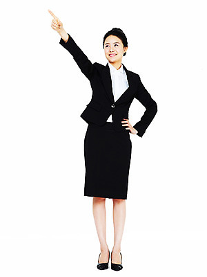 포토 JPG 스튜디오촬영 전신 응시 여자 포즈 비즈니스 모션 실내 한명 서기 미소 웃음 누끼 사람 동양인 정장 손짓 20대 성인 비즈니스라이프 한국인 가리킴 비즈니스우먼 여자만 여자한명만 성인여자만 청년만 청년여자만 성인한명만 청년여자한명만 성인여자한명만 성인만 국내포토 1 라이프스타일 시선 옷 표정 인종 청년 내부 직장인 파일형식