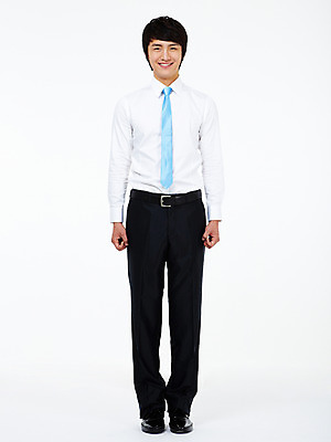 포토 JPG 스튜디오촬영 전신 남자 포즈 비즈니스 모션 친절 안내 실내 한명 서기 미소 웃음 누끼 사람 동양인 20대 성인 비즈니스라이프 한국인 비즈니스맨 남자만 남자한명만 성인남자만 청년만 청년남자만 청년남자한명만 성인한명만 성인남자한명만 성인만 국내포토 1 라이프스타일 표정 인종 청년 내부 직장인 파일형식