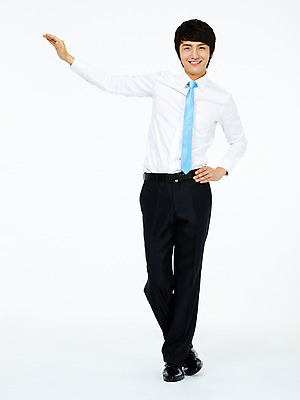 포토 JPG 스튜디오촬영 전신 남자 허리손 포즈 비즈니스 모션 실내 한명 서기 미소 웃음 누끼 사람 동양인 손짓 20대 성인 비즈니스라이프 한국인 비즈니스맨 남자만 남자한명만 성인남자만 청년만 청년남자만 청년남자한명만 성인한명만 성인남자한명만 성인만 국내포토 1 라이프스타일 표정 인종 청년 내부 직장인 파일형식