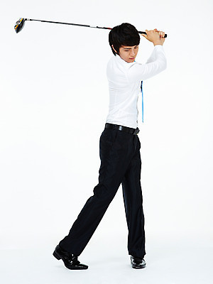 포토 JPG 스튜디오촬영 전신 남자 스포츠용품 스포츠 포즈 골프 비즈니스 모션 레저용품 레저 골프용품 실내 한명 서기 들기 누끼 사람 동양인 20대 성인 레포츠 비즈니스라이프 운동 골프채 한국인 비즈니스맨 스윙 남자만 남자한명만 성인남자만 청년만 청년남자만 청년남자한명만 성인한명만 성인남자한명만 성인만 국내포토 1 라이프스타일 건강 인종 청년 내부 구기 직장인 오브젝트 파일형식