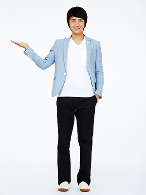 포토 JPG 스튜디오촬영 전신 남자 포즈 비즈니스 모션 친절 안내 실내 설명 한명 서기 미소 웃음 누끼 사람 동양인 손짓 20대 성인 비즈니스라이프 한국인 비즈니스맨 남자만 남자한명만 성인남자만 청년만 청년남자만 청년남자한명만 성인한명만 성인남자한명만 성인만 국내포토 1 라이프스타일 표정 인종 청년 내부 직장인 파일형식