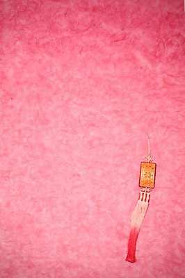 포토 JPG 스튜디오촬영 한국전통 전통 명절 백그라운드 새해 전통소품 실내 사람없음 장식 빨간색 한지 오브젝트 노리개 국내포토 기념일 종이 컬러 한국 내부 파일형식