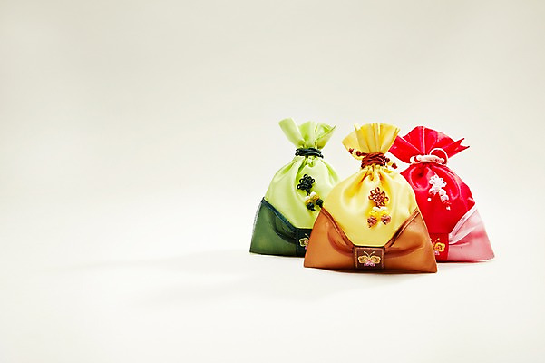 포토 JPG 스튜디오촬영 한국전통 명절 새해 복주머니 전통소품 실내 누끼 사람없음 세개 오브젝트 국내포토 전통 기념일 한국 3 내부 파일형식