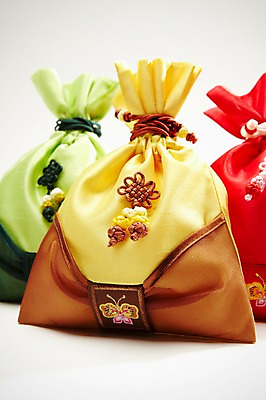 포토 JPG 스튜디오촬영 한국전통 명절 새해 복주머니 전통소품 실내 누끼 사람없음 세개 오브젝트 국내포토 전통 기념일 한국 3 내부 파일형식