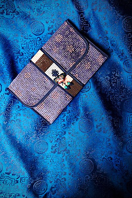 포토 JPG 스튜디오촬영 한국전통 잡화 명절 새해 전통소품 실내 사람없음 파란색 지갑 천 오브젝트 헝겊 국내포토 전통 기념일 컬러 한국 내부 직물 파일형식 천_직물