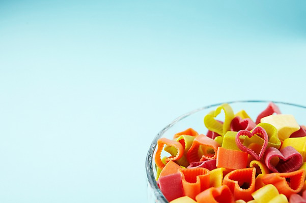 포토 JPG 스튜디오촬영 모양 그릇 음식 백그라운드 식재료 재료 파스타 종류 요리 사람없음 다양 하트 면류 면 믹싱볼 국내포토 식기 다수 서양음식 실내 파일형식