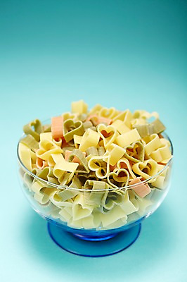 포토 JPG 스튜디오촬영 모양 그릇 음식 백그라운드 식재료 재료 파스타 종류 요리 사람없음 다양 하트 면류 면 믹싱볼 국내포토 식기 다수 서양음식 실내 파일형식