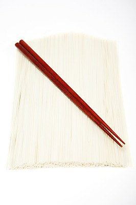 포토 JPG 스튜디오촬영 음식 백그라운드 식재료 재료 젓가락 요리 누끼 사람없음 면류 면 국수 국내포토 수저 실내 파일형식