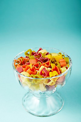 포토 JPG 스튜디오촬영 모양 그릇 음식 백그라운드 식재료 재료 파스타 종류 요리 사람없음 다양 하트 면류 면 믹싱볼 국내포토 식기 다수 서양음식 실내 파일형식