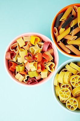 포토 JPG 스튜디오촬영 모양 그릇 음식 백그라운드 식재료 재료 파스타 종류 요리 사람없음 다양 하트 면류 면 펜네 믹싱볼 국내포토 식기 다수 서양음식 실내 파일형식