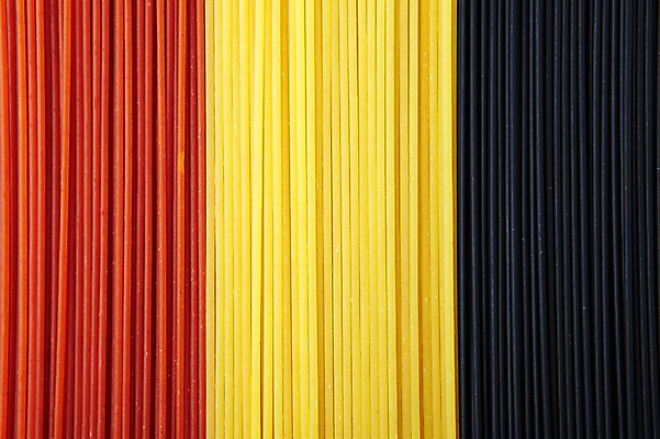 포토 JPG 음식 백그라운드 식재료 재료 파스타 스파게티 요리 사람없음 빨간색 노란색 검은색 면류 면 삼색 국내포토 컬러 서양음식 파일형식