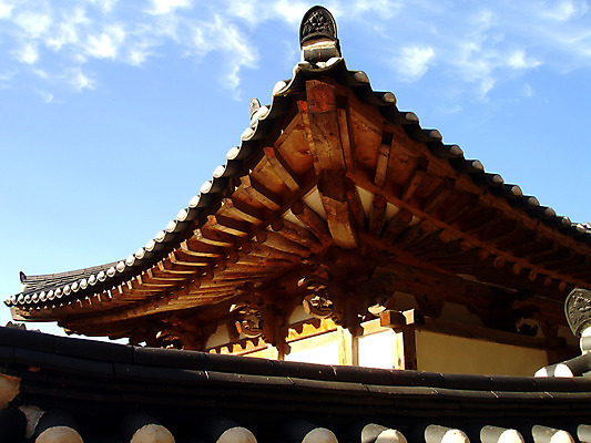 포토 주간 나무 식물 한국문화 한국전통 전통 건축물 건축 전통문화 고건축 한국건축 하늘 지붕 한옥 주택 한국 기와 기와집 사람없음 야외 건물 동양건축 과거 국내포토 자연요소 동양문화 아시아 문화 컨셉 파일형식 동양