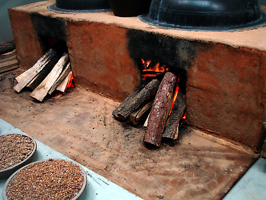 포토 JPG 주간 한국문화 한국전통 생활용품 백그라운드 고건축 한국건축 주방용품 한국 실내 사람없음 주방 동양건축 가마솥 솥 아궁이 장작 모닥불 오브젝트 과거 나무토막 무쇠솥 국내포토 자연요소 동양문화 전통 건축물 건축 아시아 컨셉 불 내부 파일형식 동양