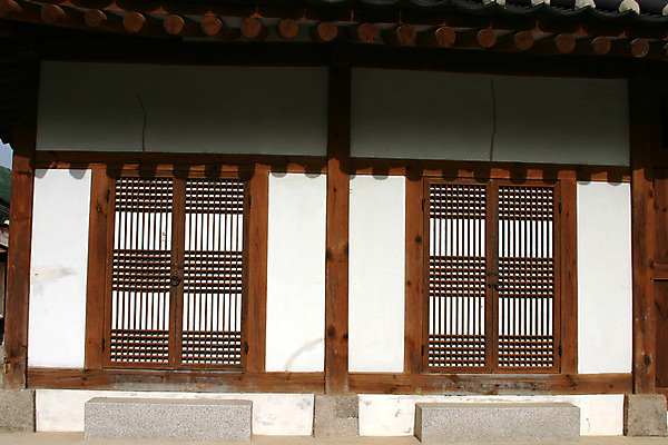 포토 주간 한국문화 한국전통 전통 건축물 건축 전통문화 고건축 한국건축 지붕 한옥 주택 한국 기와 기와집 사람없음 야외 건물 동양건축 과거 국내포토 자연요소 동양문화 아시아 문화 컨셉 파일형식 동양