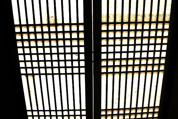 포토 JPG 한국문화 한국전통 전통 전통문화 문화 창문 한국 실내 사람없음 목재 문 오브젝트 문살 격자 과거 전통문 창호지 국내포토 나무 동양문화 아시아 종이 컨셉 무늬 재료 내부 파일형식