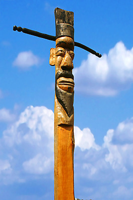 포토 JPG 주간 구름 한국문화 한국전통 전통 종교 전통문화 문화 얼굴 종교용품 하늘 한국 표정 사람없음 야외 한개 조형물 맑음 기둥 무속 무속신앙용품 과거 나무기둥 장승 목장승 목각 민간신앙 국내포토 자연요소 1 동양문화 건축 아시아 컨셉 날씨 미술 신체부위 파일형식