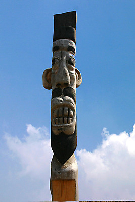 포토 JPG 주간 구름 한국문화 한국전통 전통 종교 전통문화 문화 얼굴 종교용품 하늘 한국 표정 사람없음 야외 한개 조형물 맑음 기둥 무속 무속신앙용품 과거 나무기둥 장승 목장승 목각 민간신앙 국내포토 자연요소 1 동양문화 건축 아시아 컨셉 날씨 미술 신체부위 파일형식