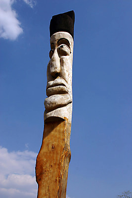 포토 JPG 주간 구름 한국문화 한국전통 전통 종교 전통문화 문화 얼굴 종교용품 하늘 한국 표정 사람없음 야외 한개 조형물 맑음 기둥 무속 무속신앙용품 과거 나무기둥 장승 목장승 목각 민간신앙 국내포토 자연요소 1 동양문화 건축 아시아 컨셉 날씨 미술 신체부위 파일형식