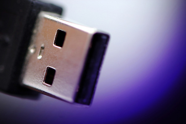 포토 JPG 스튜디오촬영 선 실내 정보기술 근접촬영 사람없음 아웃포커스 컴퓨터 컴퓨터용품 기계 전선 플러그 코드 전기에너지 usb포트 USB USB케이블 분석 오브젝트 국내포토 뷰포인트 컨셉 기술 촬영기법 내부 전자제품 에너지 파일형식