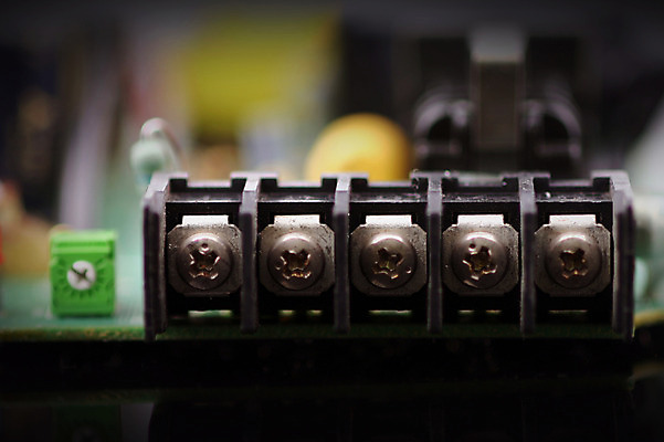 포토 JPG 근접촬영 사람없음 아웃포커스 금속 기계 나사 못 부속품 분석 오브젝트 나사못 국내포토 뷰포인트 컨셉 재질 촬영기법 공구 파일형식