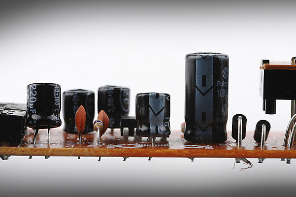 포토 JPG 스튜디오촬영 과학 실내 정보기술 근접촬영 사람없음 아웃포커스 기계 과학기술 부속품 회로판 분석 오브젝트 하이테크 전자회로 콘덴서 국내포토 뷰포인트 컨셉 기술 촬영기법 내부 파일형식