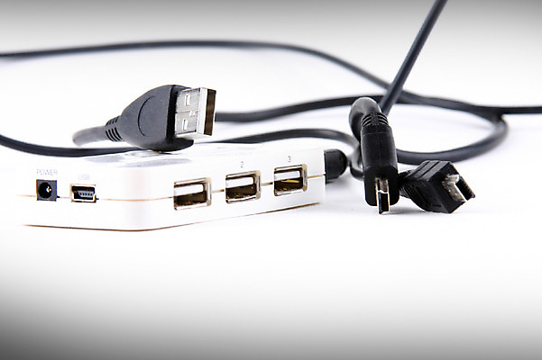 포토 JPG 스튜디오촬영 선 실내 정보기술 근접촬영 사람없음 아웃포커스 컴퓨터 컴퓨터용품 기계 전선 플러그 코드 전기에너지 usb포트 USB usb허브 USB케이블 허브 분석 오브젝트 국내포토 식물 뷰포인트 컨셉 기술 촬영기법 내부 전자제품 에너지 파일형식