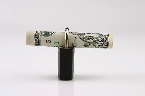 포토 JPG 스튜디오촬영 컨셉 지폐 돈 열쇠 자물쇠 실내 사람없음 분석 오브젝트 잠금 보안 국내포토 안전 내부 재산 파일형식