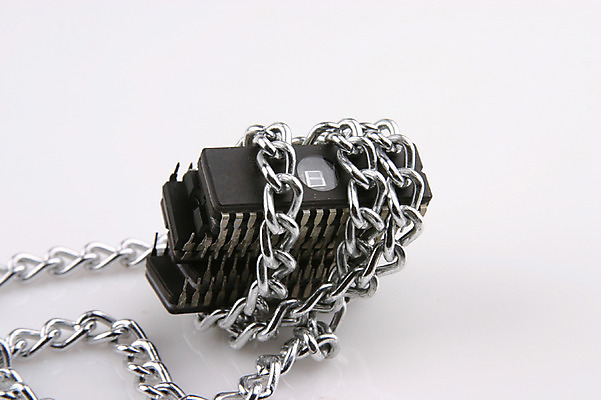 포토 JPG 스튜디오촬영 과학 첨단산업 실내 정보기술 사람없음 과학기술 부속품 쇠사슬 철 분석 오브젝트 반도체 반도체산업 감싸기 국내포토 산업 컨셉 모션 기술 내부 파일형식