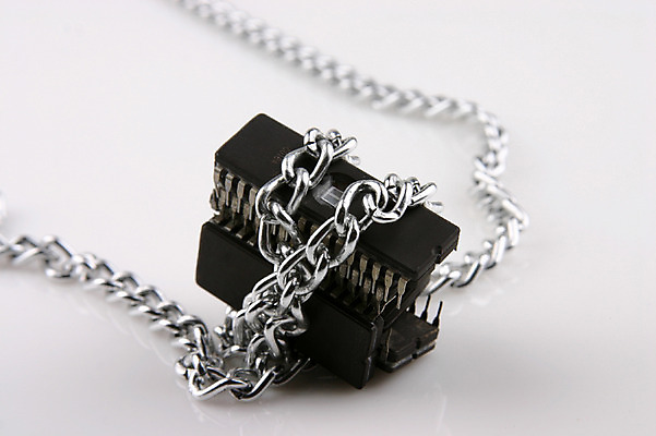 포토 JPG 스튜디오촬영 과학 첨단산업 실내 정보기술 사람없음 과학기술 부속품 쇠사슬 철 분석 오브젝트 반도체 반도체산업 감싸기 국내포토 산업 컨셉 모션 기술 내부 파일형식