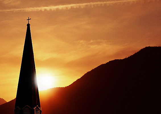 JPG 구름 편집이미지 기독교 종교 십자가 하늘 지붕 산 풍경 사람없음 태양 교회 노을 일몰 편집실사 자연요소 종교건축 건물 CG 파일형식