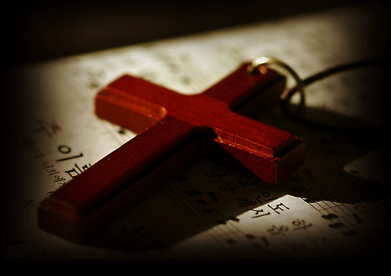 JPG 편집이미지 기독교 종교 십자가 종교용품 기독교용품 그림자 사람없음 성경 찬송가 악보 오브젝트 편집실사 음악 노래 CG 파일형식