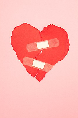 포토 JPG 스튜디오촬영 종이 백그라운드 사랑 사람없음 치료 장식 하트 상처 오브젝트 국내포토 모양 감정 의학 실내 파일형식