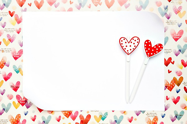 포토 JPG 스튜디오촬영 종이 백그라운드 무늬 패턴 문구용품 학용품 사람없음 볼펜 하트 오브젝트 국내포토 모양 실내 펜 파일형식