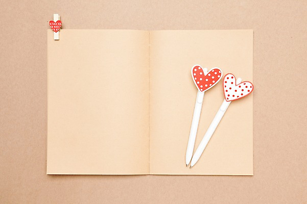 포토 JPG 스튜디오촬영 백그라운드 문구용품 학용품 집게 누끼 사람없음 볼펜 공책 하트 오브젝트 국내포토 모양 실내 펜 파일형식