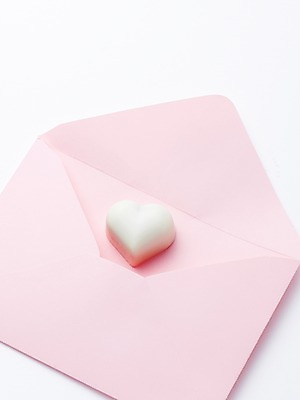 포토 JPG 스튜디오촬영 기념일 음식 디저트 편지봉투 실내 발렌타인데이 선물 사랑 이벤트 사람없음 초콜릿 하트 달콤 국내포토 모양 감정 데이이벤트 봉투 내부 맛 편지 파일형식