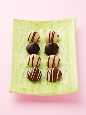 포토 JPG 스튜디오촬영 접시 기념일 음식 디저트 실내 발렌타인데이 사랑 이벤트 사람없음 초콜릿 달콤 국내포토 식기 감정 데이이벤트 내부 맛 파일형식