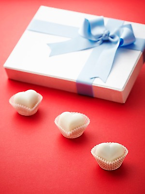 포토 JPG 스튜디오촬영 기념일 음식 디저트 실내 발렌타인데이 선물 사랑 이벤트 사람없음 선물상자 초콜릿 하트 달콤 국내포토 모양 감정 데이이벤트 내부 상자 맛 파일형식