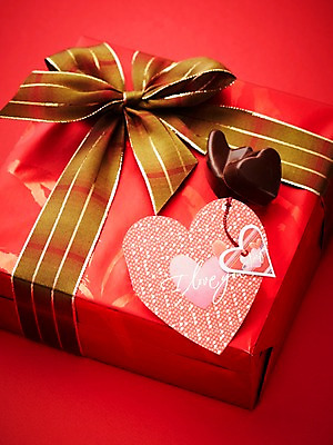 포토 JPG 스튜디오촬영 기념일 음식 디저트 실내 발렌타인데이 선물 사랑 이벤트 사람없음 선물상자 초콜릿 하트 달콤 국내포토 카드프레임 모양 감정 데이이벤트 프레임 내부 상자 맛 파일형식