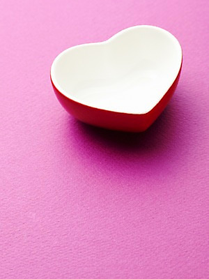 포토 JPG 스튜디오촬영 접시 기념일 음식 디저트 실내 발렌타인데이 선물 사랑 이벤트 사람없음 초콜릿 하트 달콤 국내포토 모양 식기 감정 데이이벤트 내부 맛 파일형식