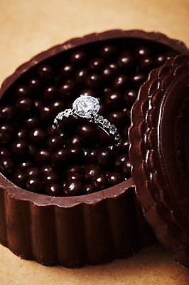 포토 JPG 스튜디오촬영 기념일 음식 프로포즈 장신구 디저트 실내 발렌타인데이 선물 사랑 이벤트 사람없음 상자 초콜릿 반지 달콤 보석 국내포토 감정 데이이벤트 내부 맛 광석 파일형식