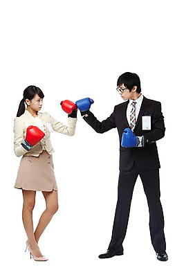 포토 JPG 스튜디오촬영 전신 직업 여자 남자 대학생 포즈 비즈니스 모션 실내 서기 누끼 사람 동양인 정장 20대 성인 두명 비즈니스라이프 경쟁 권투 한국인 구직 우승 권투글러브 직장인 이름표 라이벌 면접 싸움 취업준비생 열정 수험표 패배 권투용품 청년만 성인만 국내포토 학생 라이프스타일 옷 감정 스포츠용품 컨셉 인종 청년 내부 격투기 글러브 최고 파일형식