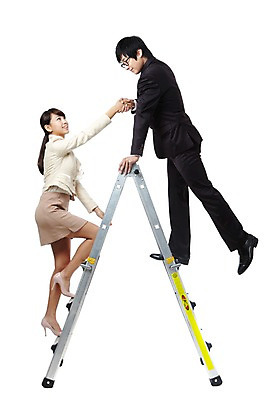 포토 JPG 스튜디오촬영 전신 직업 여자 남자 대학생 포즈 비즈니스 사다리 모션 실내 서기 미소 웃음 누끼 사람 동양인 정장 20대 성인 두명 비즈니스라이프 손잡기 경쟁 한국인 구직 도움 직장인 이름표 면접 오르기 취업준비생 열정 수험표 청년만 성인만 국내포토 학생 라이프스타일 옷 감정 컨셉 표정 인종 청년 내부 도구 파일형식