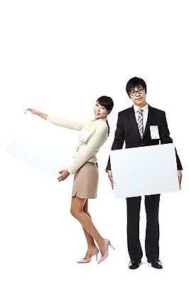 포토 JPG 스튜디오촬영 전신 직업 여자 남자 대학생 포즈 비즈니스 모션 안내 알림판 실내 서기 미소 웃음 들기 누끼 사람 동양인 정장 20대 성인 두명 비즈니스라이프 경쟁 한국인 구직 직장인 이름표 알림 면접 취업준비생 열정 수험표 청년만 성인만 국내포토 학생 라이프스타일 옷 감정 컨셉 표정 인종 청년 내부 파일형식